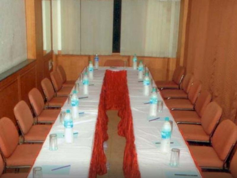 מלון אחמדאבאד Parth Residency מראה חיצוני תמונה
